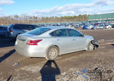2015 Nissan Altima 2.5 S z USA, uszkodzony, nr VIN 1N4AL3AP6FN371139